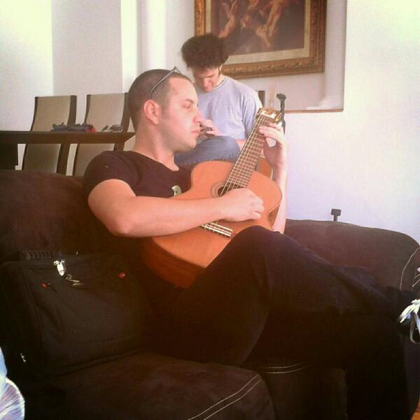 Baltazaurio_'s tweet photo. Con @ZuraMusic les dejo una pic de @Erdmanno!!! #ZuraLive!! http://t.co/72znga4xAy