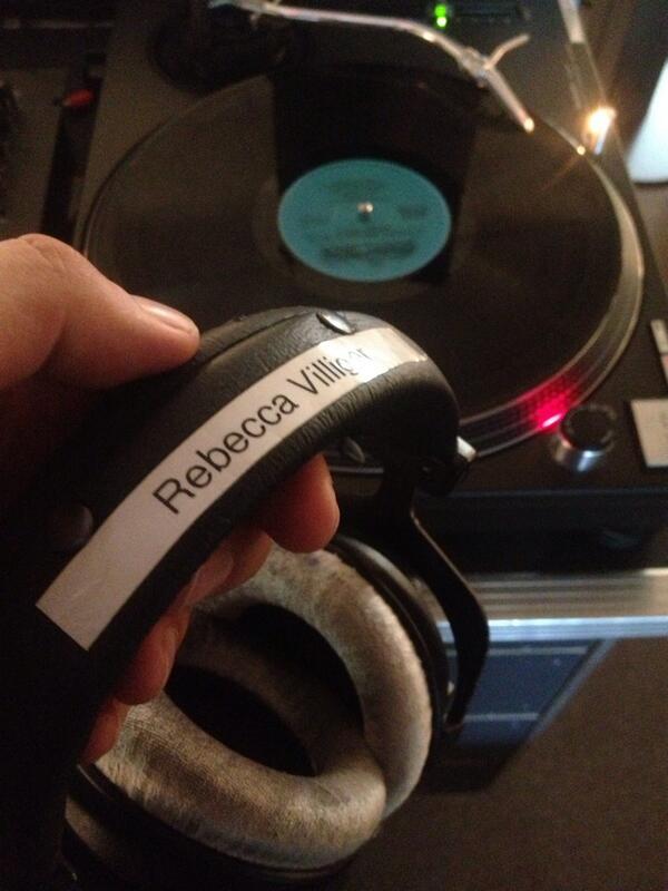 ilarius1's tweet photo. sorry @RebeccaVilliger, vielleicht gibt's dann neue headphones... ;-) http://t.co/Np1rfMc6HI