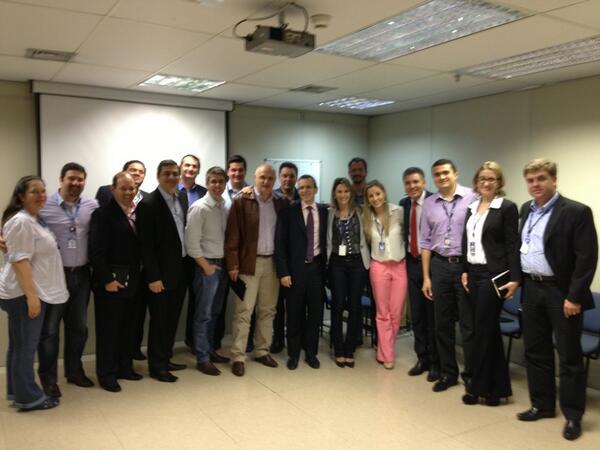 rmabreu's tweet photo. Mais um encontro com lideresTIM!: “@gracitim: Reunião c/ nosso presidente certa q ESTAMOS NO CAMINHO CERTO @rmabreu 
http://t.co/7rXBMVTbMD”