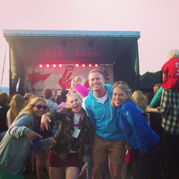 aufsommer's tweet photo. Marianne, Emilie, Eskil og Anniken digger Kaveh! #aufsommer #p3sommer @KavehOfficial http://t.co/GtEAFafcRz
