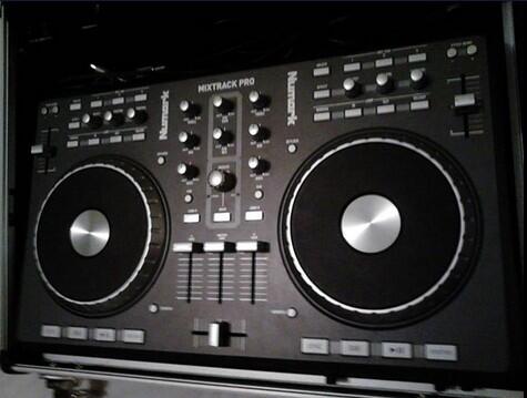 CanalPizzaPlay's tweet image. Nois que Toca o #Puteiro de #MixTrackPro mlk, só nos eletronicos dos Paranaues fi. vai pensando só #EletroHouse