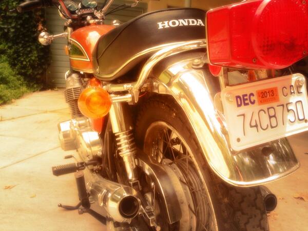 RikiRachtman's tweet photo. @HootenannyFest  tomorrow  I NEVER miss it  Hoped to ride the  Honda but  Vintage CB is picking her up http://t.co/o1V01kKdm0