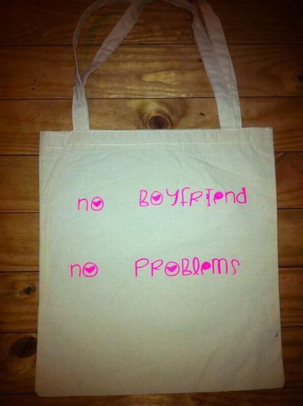 Urbansize_stgo's tweet image. Una frase muy cierta! Muchos pasteles, pocos bombones!! #totebags #fluor #moda #fashion #stgo #vinadelmar