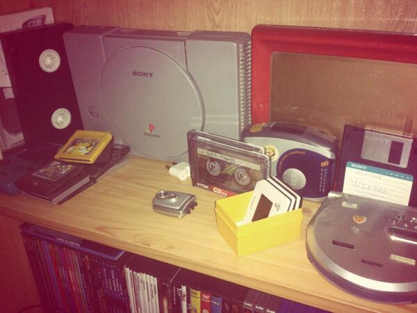 estomagante's tweet photo. Que cojones! Al chony'style! Mi rincocete RETRO http://t.co/LvRxYD2PlY