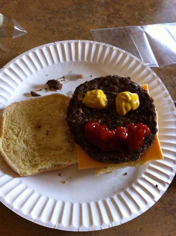 Izzydoub's tweet photo. Sitting poolside &amp; Sky brings me this ... Yum!  &amp; Cute!  &amp; Sweet!  #ilovesummer #ilovefood http://t.co/TZhTPJ0HyK