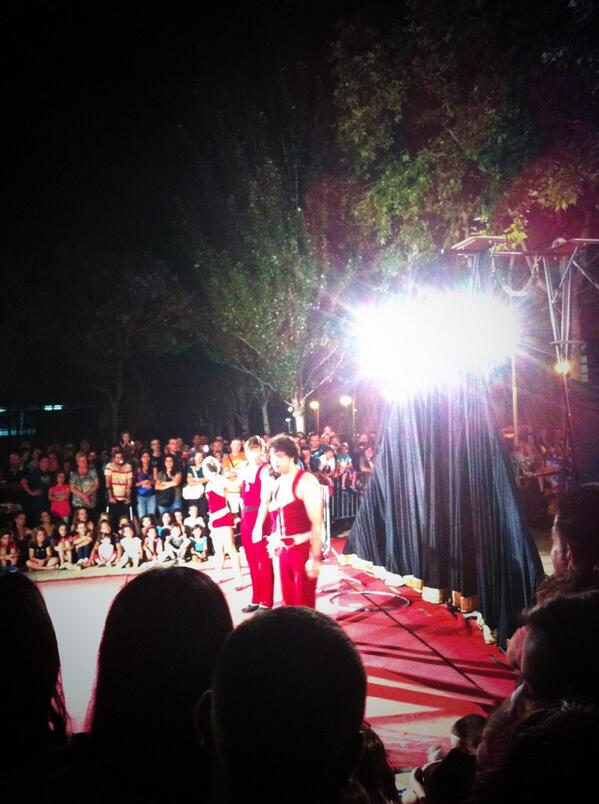 AlCarrerVila's tweet photo. Los 2 Play, un èxit rotund d'@AlCarrerVila http://t.co/ecULIt8nU8