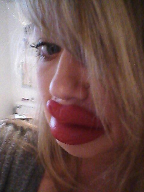 Heel_Dani's tweet image. Does this lipstick make my lips look big? #waxlips #blastfromthepast