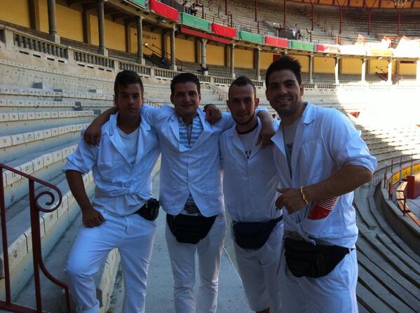 ssergiio0's tweet photo. En sanfermines de contrabando con @franchescobene , ... #vendemotos#locura#siemprefuertes http://t.co/lfMJamAG4Q