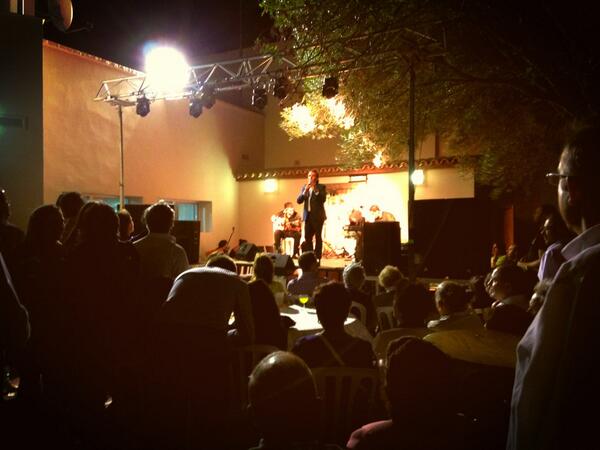 TotonGonzalez's tweet photo. Cantando Manuel Orta...mas sentio imposibleee! #InauguracionLV @La_villoria @_CarlosBA http://t.co/dbEOMWhp7y
