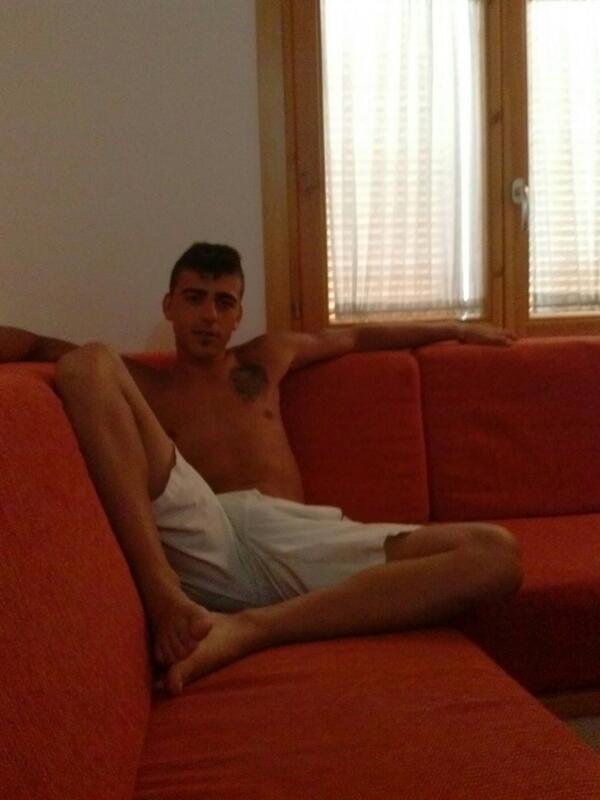 pintonj2's tweet photo. en el bungalo wajajaj k pelotazo http://t.co/tTXDXd7DkW
