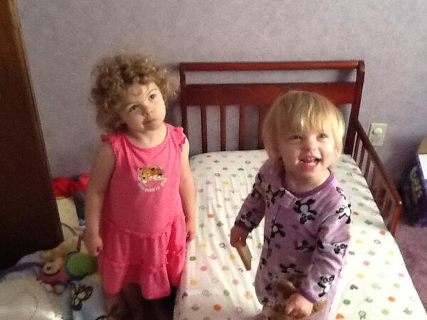 SteveHoemberg's tweet image. Left my site for 30 seconds...
#emptiedthebed #makingafort #didwedothisstuff 
@Hoemberg