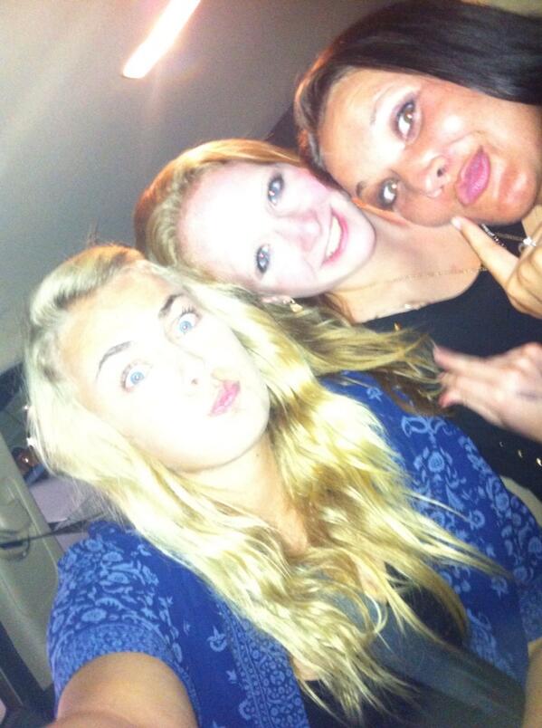 CarmsSurf's tweet photo. Night out in Florida http://t.co/DcnQ9mks0Q