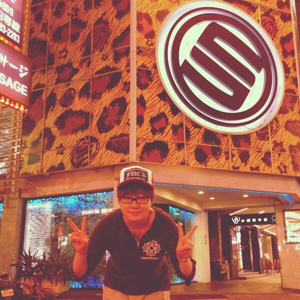XinlinSong's tweet photo. stage in Taipei http://t.co/XINOCfhQq4
