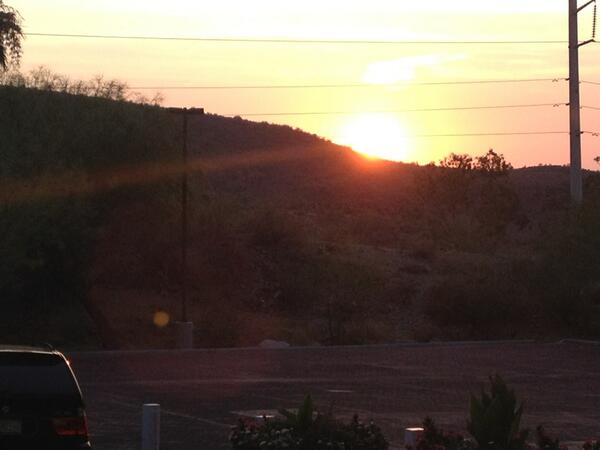 JacquesDoucet's tweet photo. Sunset in Phoenix, Arizona. #FinalVacation http://t.co/5SUHd9LuXW