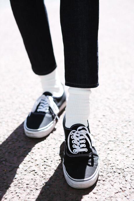 fashionsnap's tweet photo. 「VANSを知る。」100ページ特集 ワープマガジン最新号
http://t.co/sqMvJbPXUF 写真はスナップより。ストリートでもVANS派が増加中？ http://t.co/BoJ5ftxdC4
