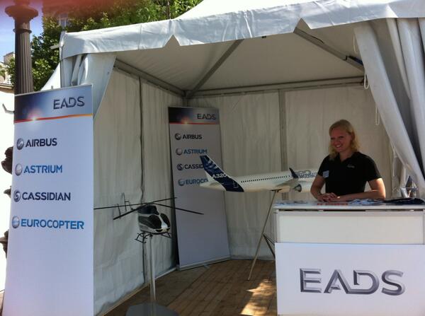 AirbusCareers's tweet photo. A partir de 13h, rejoignez-ns à la "Grande Fête Populär" sur la #PlaceDeLaRépublique à #Paris ! @ofaj_dfjw #elysee50 http://t.co/rVX9oxDYJ4
