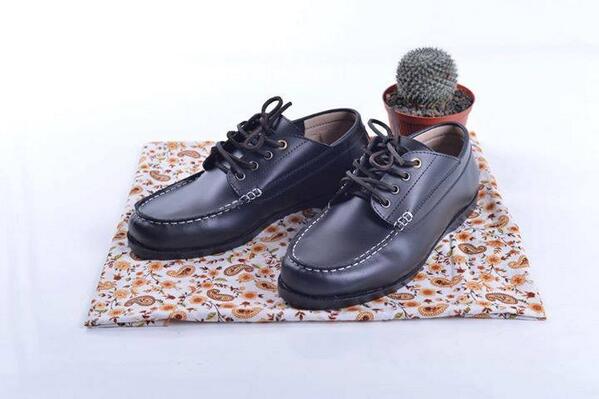 Boat Shoes Black Leather : 380K --> 260K • 330427D5/ 0811210030