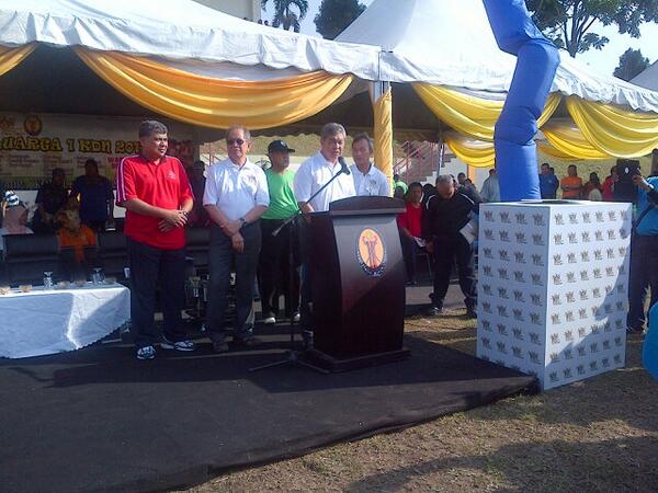 relamalaysia's tweet photo. Semangat!Ucapan oleh YBDS @Zahid_Hamidi #KarnivalKeluargaKDN13. @arahimradzi @KP_RELA @KDNPUTRAJAYA http://t.co/ikMphcSAkE