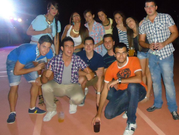 Lautalqueasi's tweet photo. Jariilla team!! ganas de nuevo de esto!!! @SandritaRecio @carabias5 @Alberto_0103 @IbaiPaz @Aitor_36 and company =D=D http://t.co/9bdXtIGWfI