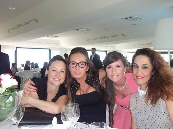 veronicarosso1's tweet photo. chi scoperesti....la prima a sinistra e titta..poi imma ,,, poi io... e poi raffaella http://t.co/7s2MtSKc5K