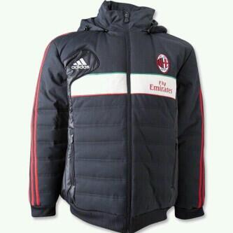 secondstuff12's tweet image. HOODIE WATERPROOF AC MILAN !