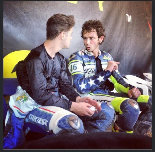 RomanoFenati's tweet photo. The Doctor's lesson! Grazie @ValeYellow46 http://t.co/7mJZjGHgUE