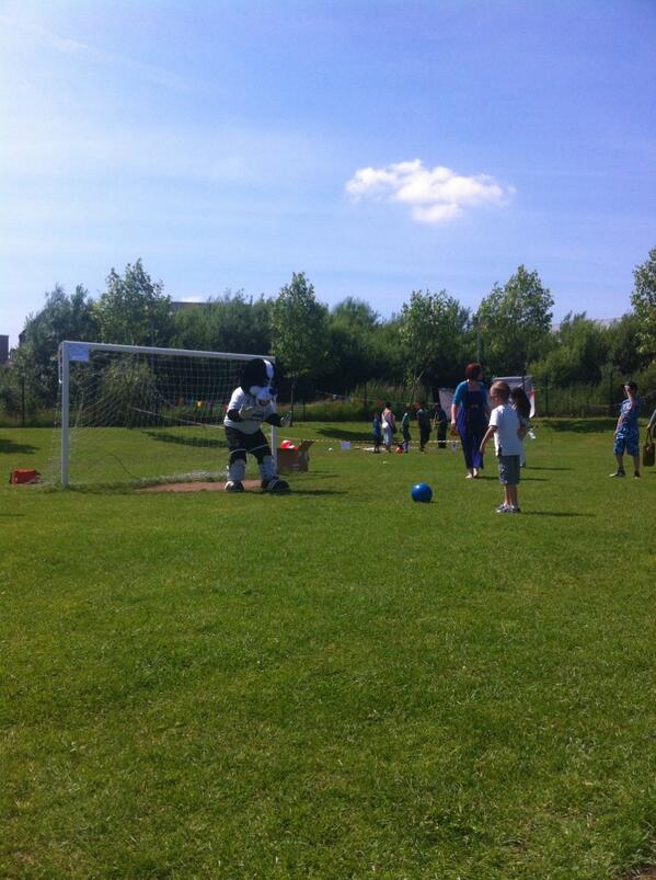 SarahBateman89's tweet photo. Robin taking a penalty against @Buddiespvfc at school ! http://t.co/YPpNrUpv40