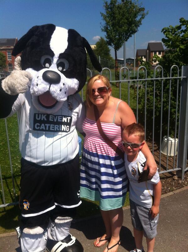 SarahBateman89's tweet photo. Me and robin posing with @Buddiespvfc #nervousrobin! http://t.co/dG05j5KulG