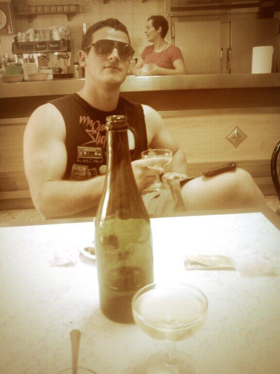 BlazquezMartin's tweet photo. Vivir la vida como un señor http://t.co/WNCFrTHPnh