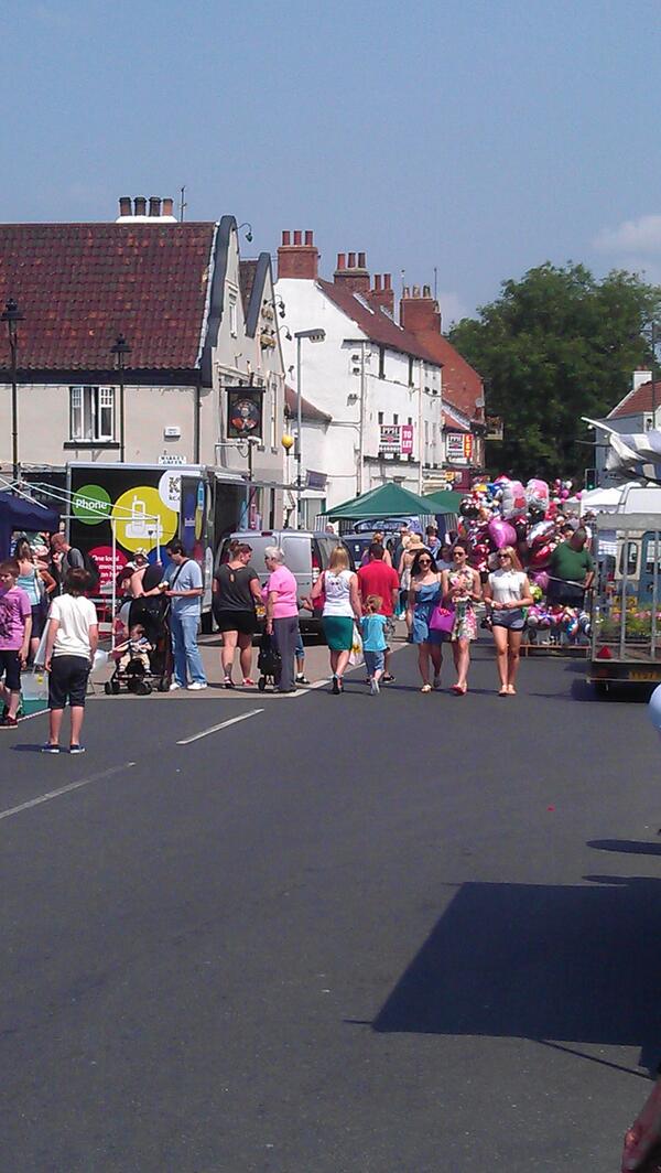 CottParishCncl's tweet photo. Things in full swing at Cottingham Day. http://t.co/5GS4jy10Vo