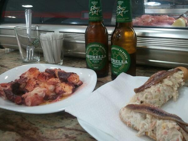 Despues de un duro dia de trabajo #AperitivoMurciano con <a href="/jpgmolina/">Juan Pedro</a> y <a href="/estrellalevante/">Estrella de Levante</a> #NosVamosDeBoda !!!