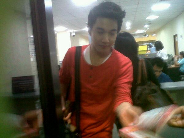 Phet__W tweet picture