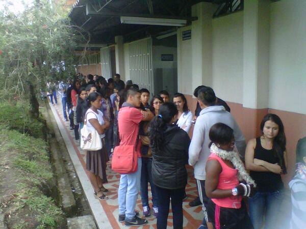 AlianzaSCris's tweet photo. Nuestras filas #Connettion2013 http://t.co/wjBVnstXiL