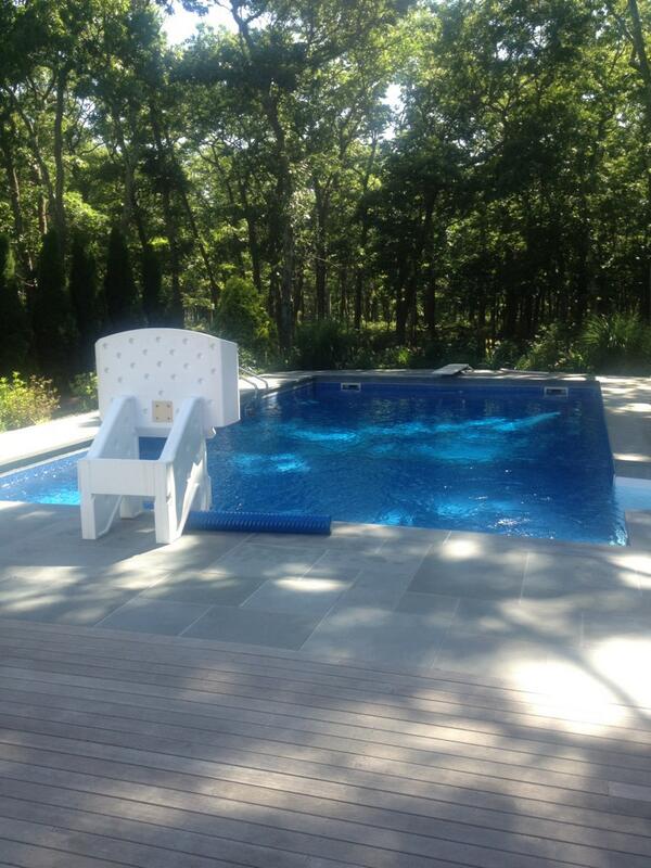 dickkearns's tweet image. When it hits 91 degrees in East Hampton today, here's where the Kearns Klan will be! #coronas #poolhoops