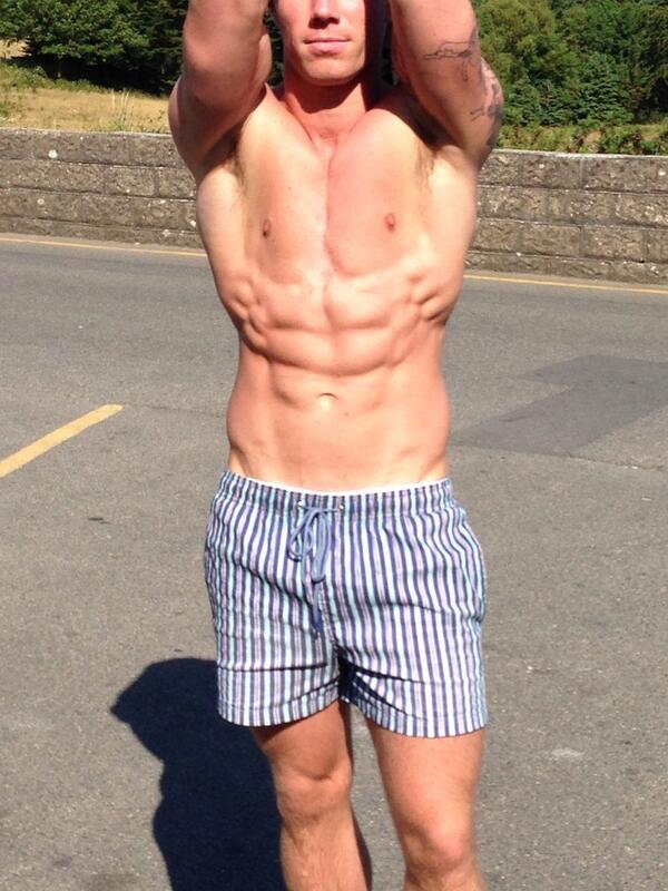 JJRea87's tweet photo. @JoeStewart1989 @OwenHarrison1 @lew_harrison 10 weeks boys #bants #abs #soz http://t.co/OJPympa5fp