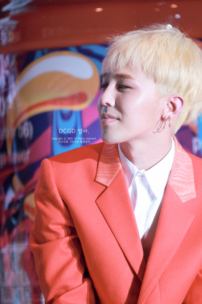 BOgF9imCUAASpWe.jpg:large