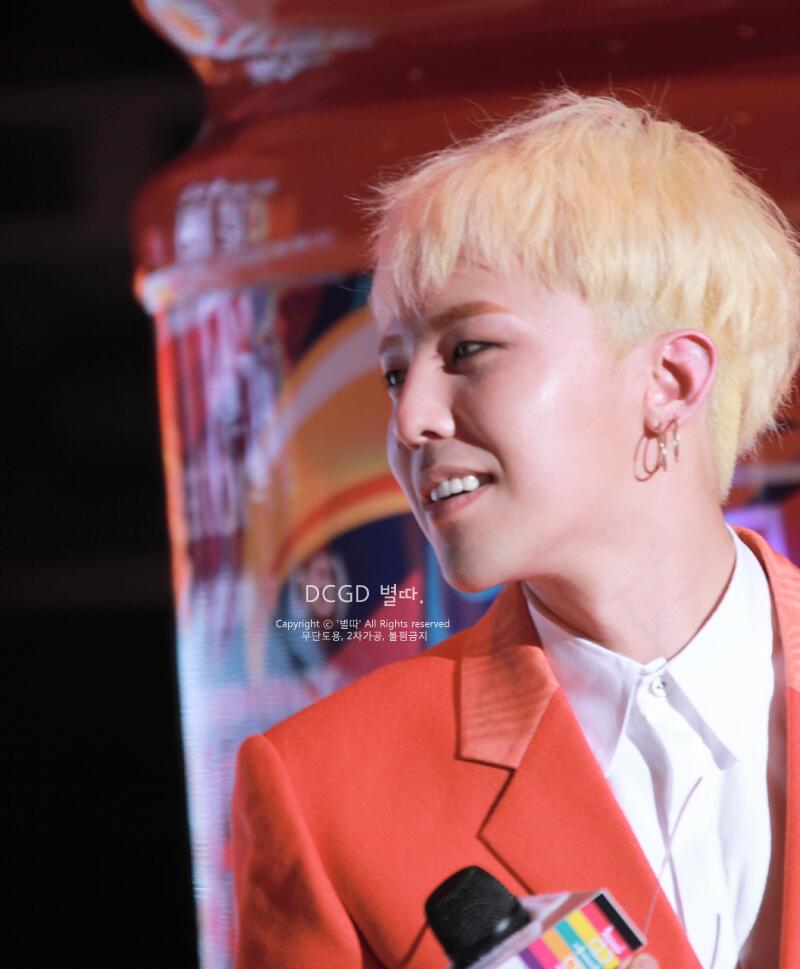 BOgGkwJCMAA8HEC.jpg:large