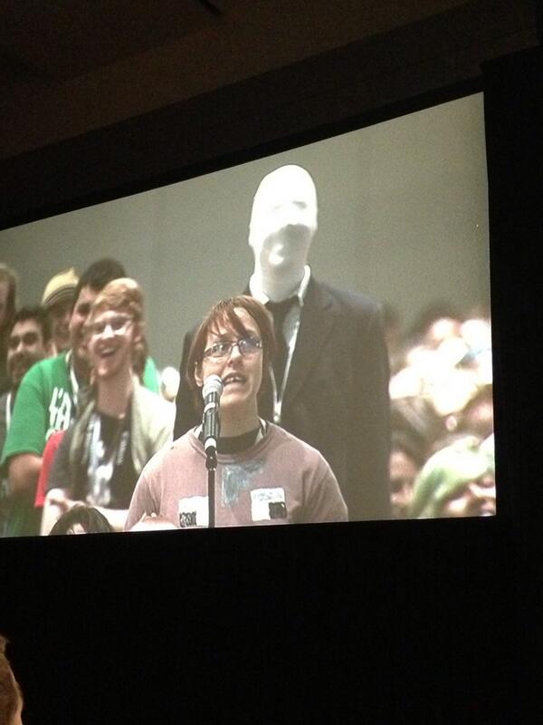 QGdoBardo's tweet photo. E está morta a garota! "@Razer: BEHIND YOU! @AchievementHunt panel #RazerRTX http://t.co/GcpoMsl6Vk"