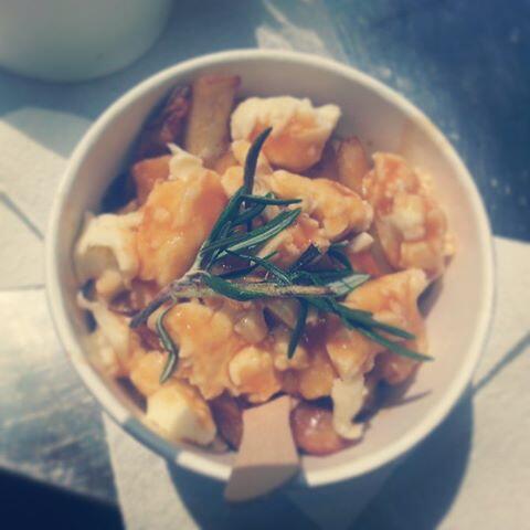 marilynika's tweet image. Finally got my craving for (rosemary!) poutine fulfilled! Feeling canadian inside ^^ @ptitepoutine