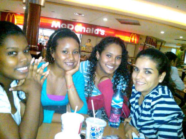 mimar_08's tweet photo. #las qloo @Iry_06 @MasielRuiz @sarabustos5  muuaaxx http://t.co/G0WtQoqkz8