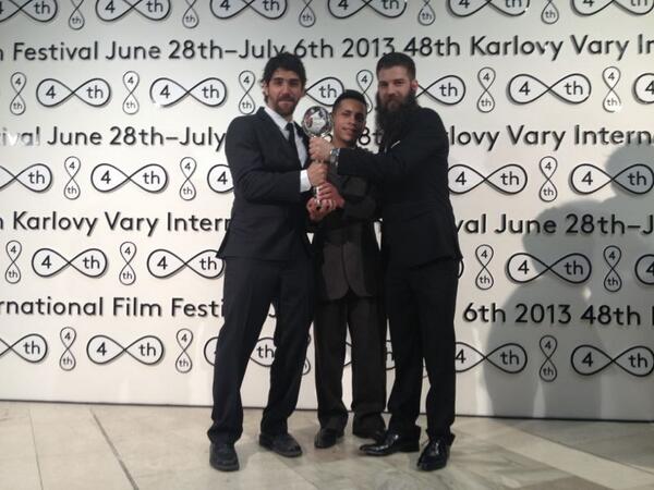 macacardone's tweet photo. #invercine #LasCosasComo ganadora de INDEPENDENT CAMERA AWARD Karlovy vary film festival. Felicitaciones guapos! http://t.co/1fNGVHpvE6
