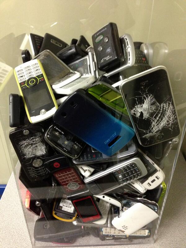 iliketoridefast's tweet photo. This is what happens to your phone when your not carefull @PNE_Playland ! #smash #gravitywins http://t.co/AUSzAYiicu