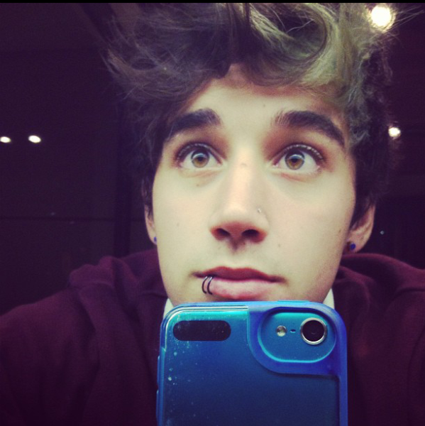 JanosUkian's tweet photo. Ugh just look at his face...such a pretty face... @luke_brooks http://t.co/idoo4EDyKa