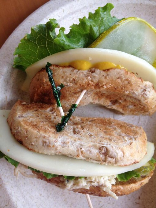 Mmm healthy and yummy! #food #foodie #sandwiches http://t.co/AmGMnqGEr6