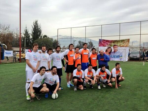 En La Pintana se jugó la primera fecha del campeonato: #PabloLongueiraPresidente que reúne a jóvenes de la campaña.