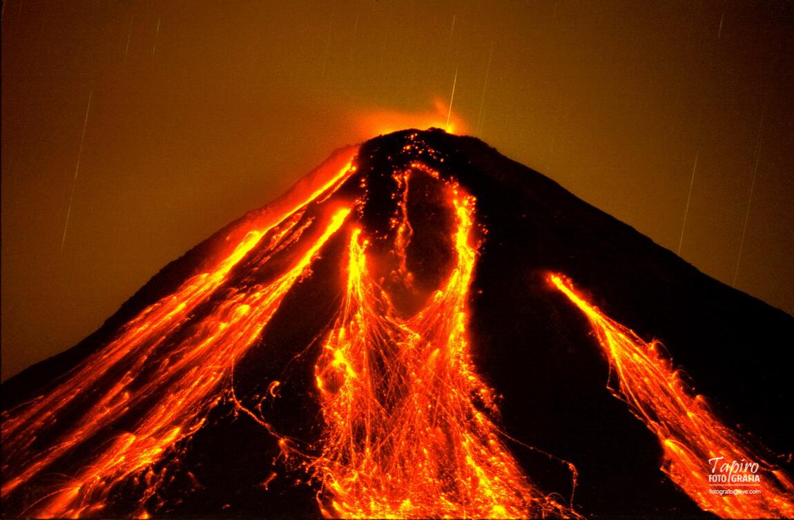 Жерло вулкана этна. Вулкан дев. Сакурадзима вулкан извержение. Вулкан дев. Вулкан в эфиопии.