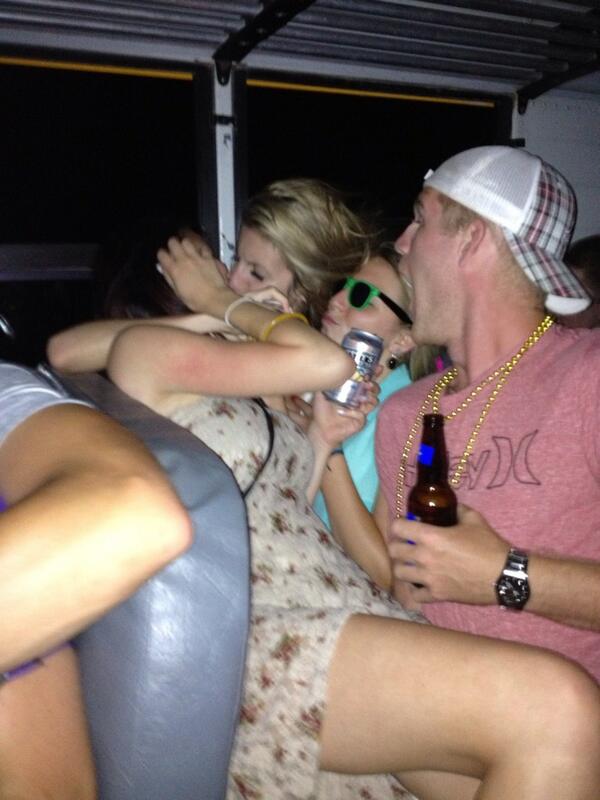 dr_reginald24's tweet photo. Bus tour gone wild #itsonlytenthirty @djblairP @RoyOud44 http://t.co/RMqb7eR6bC