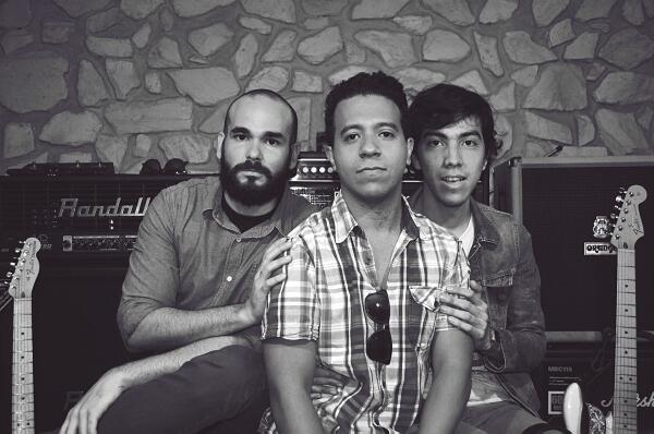 _rotival_'s tweet photo. Él es @MichaelDzec , creador del @Vintagestudios y responsable de la Grabación y Mezcla de #LaPalabra : http://t.co/1cbf6vxnoN