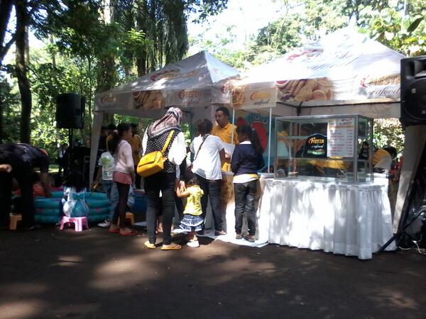 danilsent's tweet photo. @fiestaseafood ada di kebun binatang bdg 
Ayo orang2 bandung ksni byk permainan yg seru http://t.co/bek3DHKso7