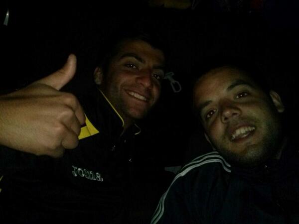 El movil de @SuperGamero es una mierda! De dormileo en el pitumovil jaja #maratónArroyo